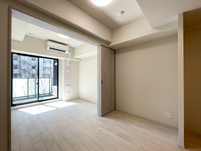 163000