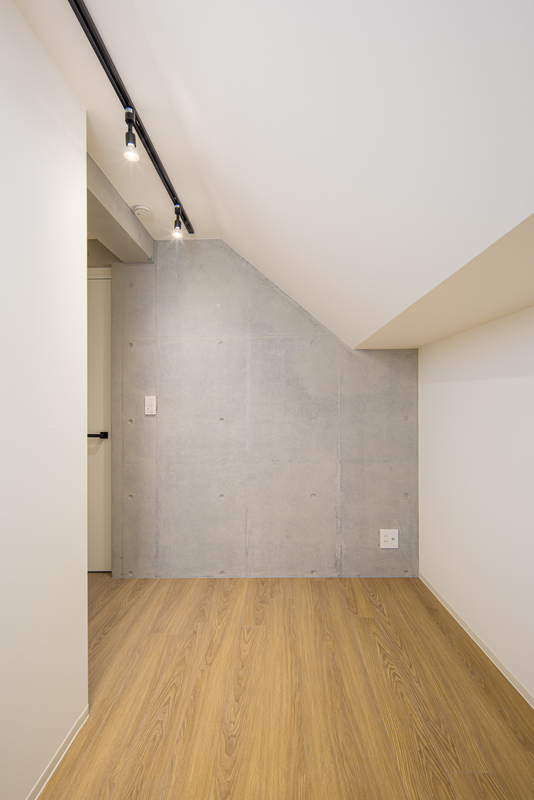 240000