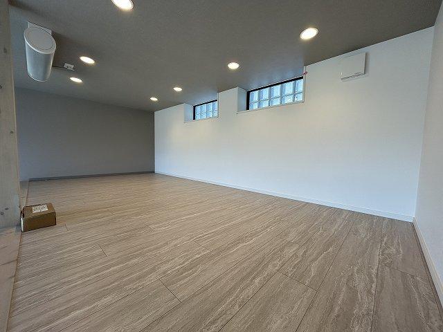 265000