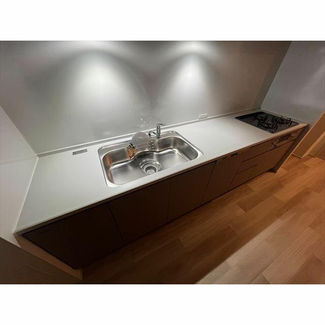 281000
