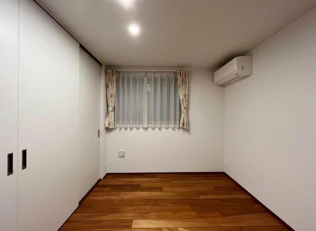 495000