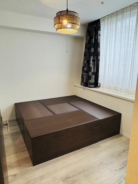 230000