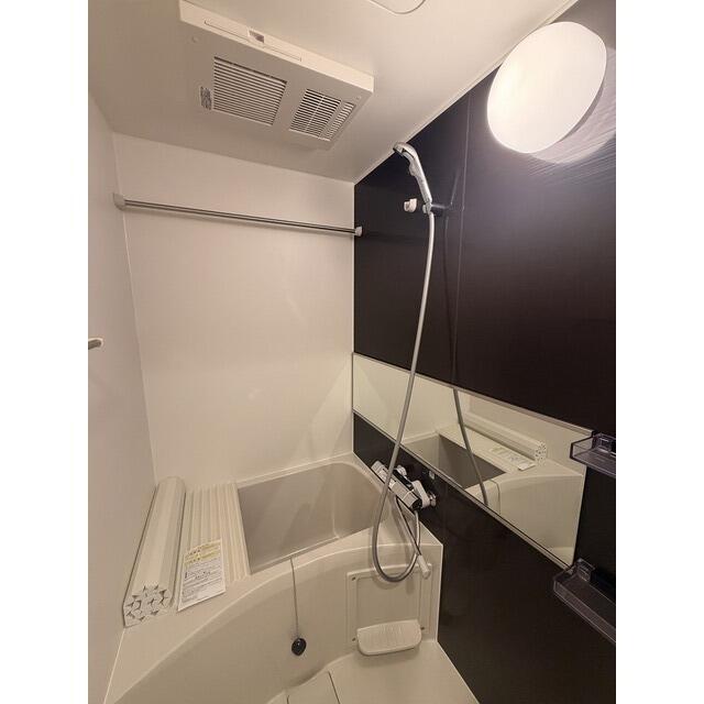 161000