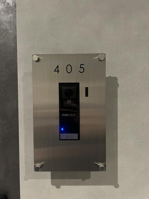 218000