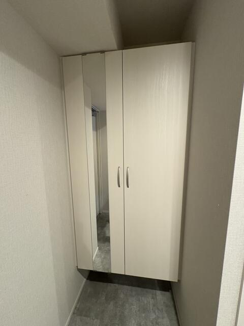 226000