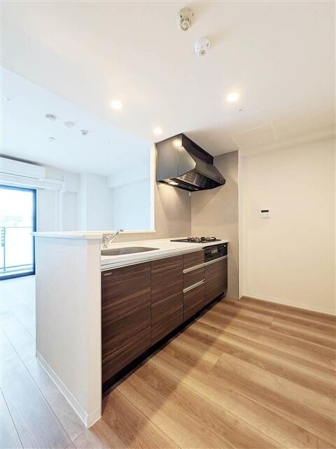 271000