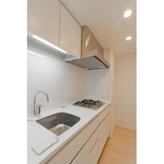 310000