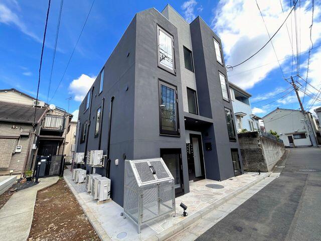 298000