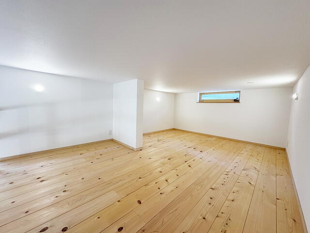 225000