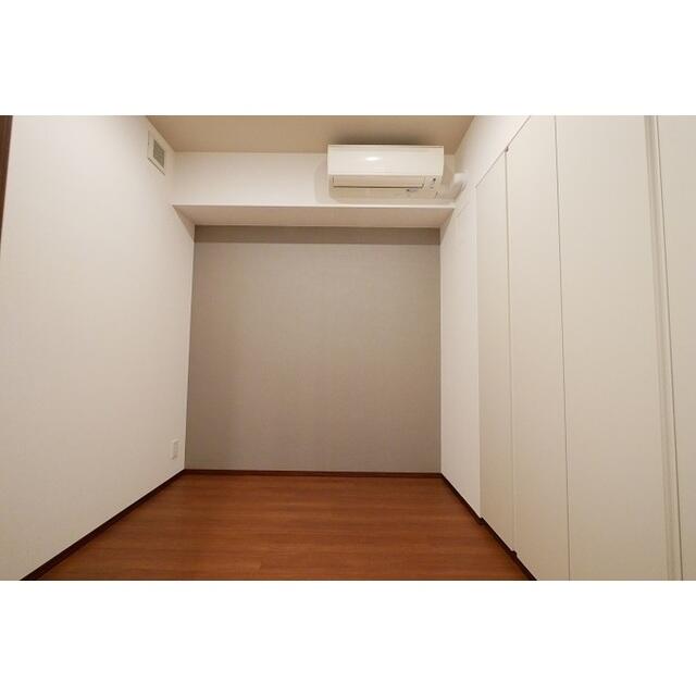 277000