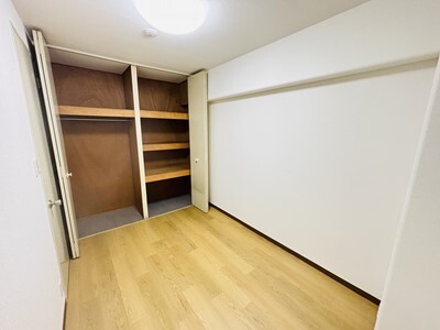 228000