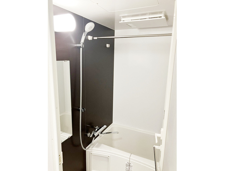 153000