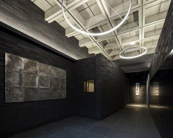 272000