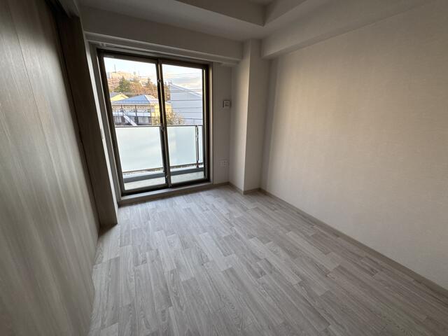 295000