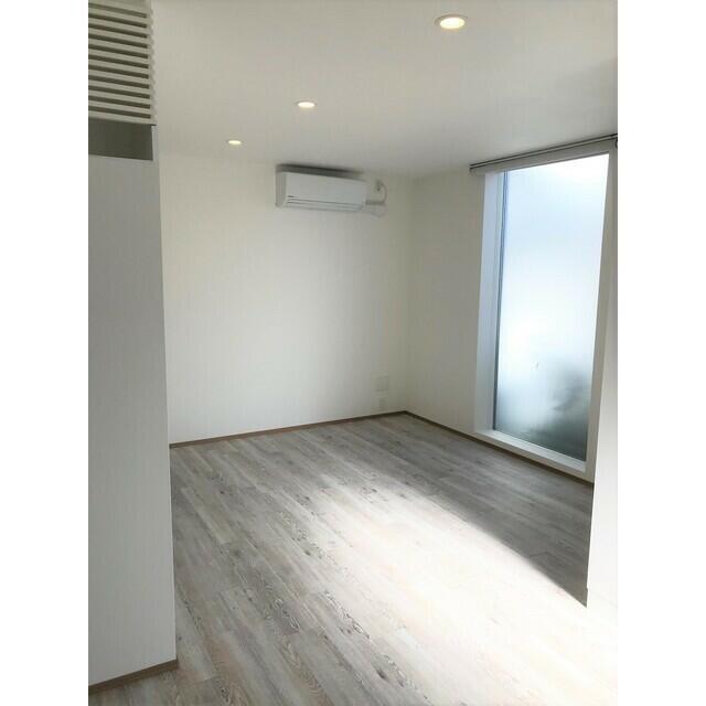 133000