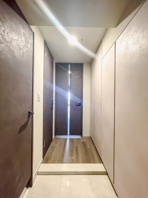 208000