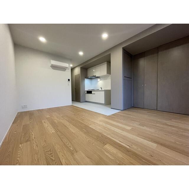 245000