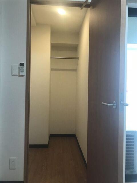 258000