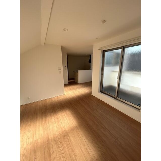 245000