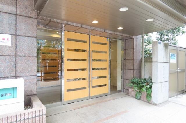 183000