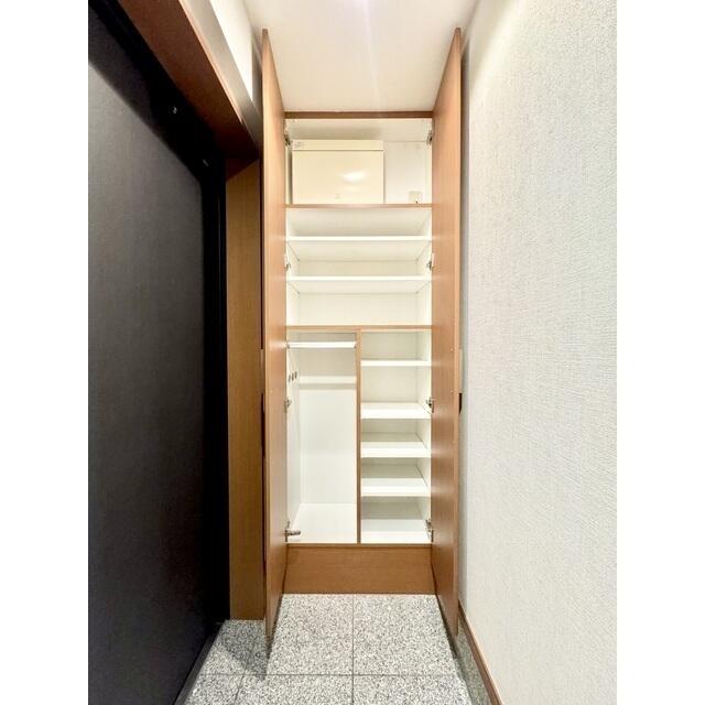 185000