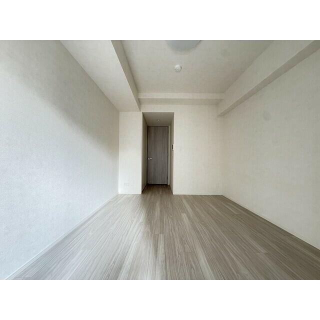 158000
