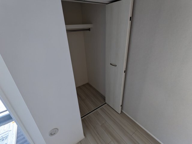 225000