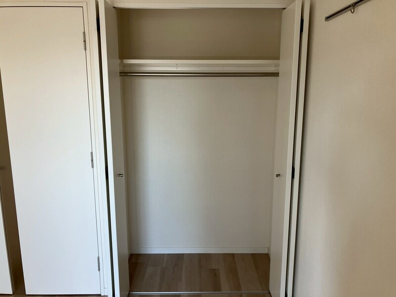 159000