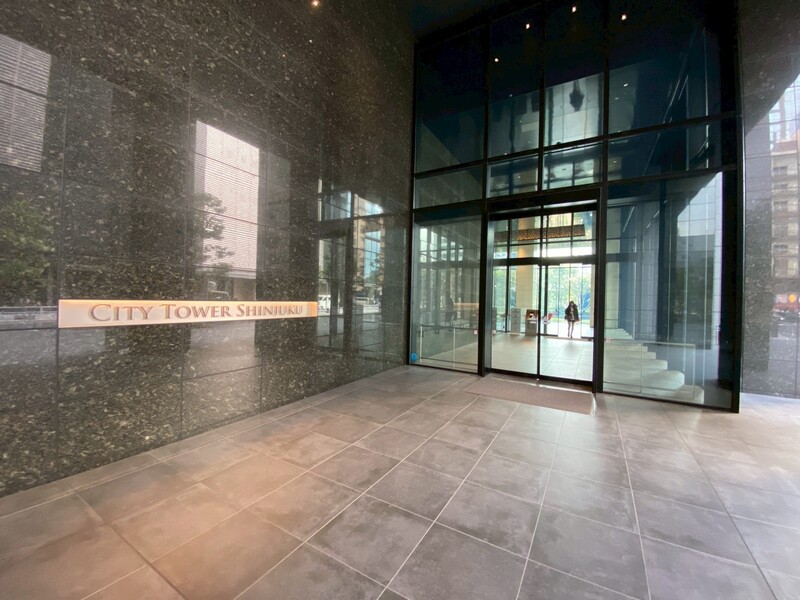 428000
