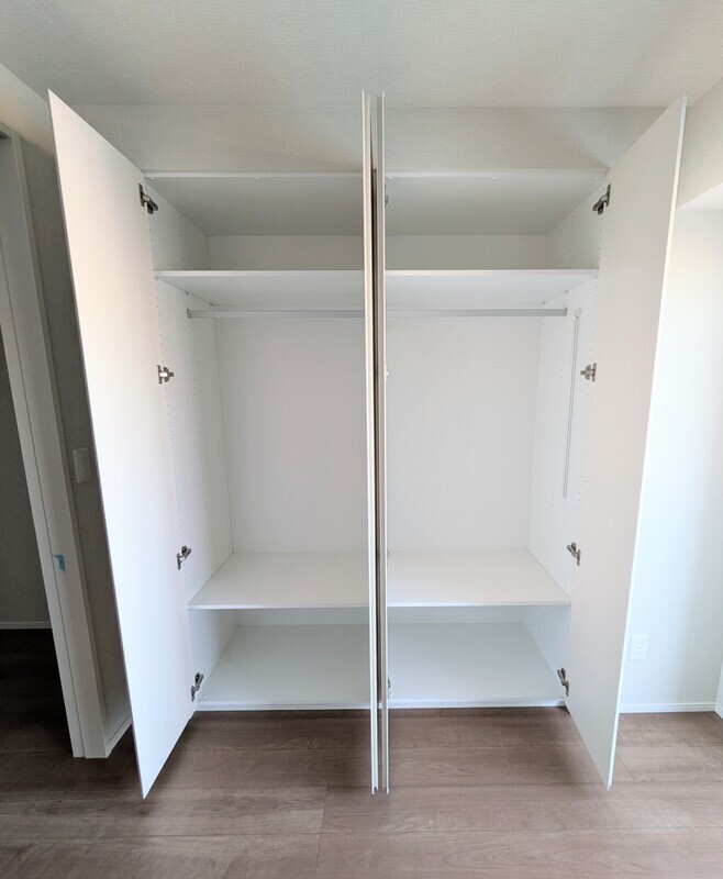 179000