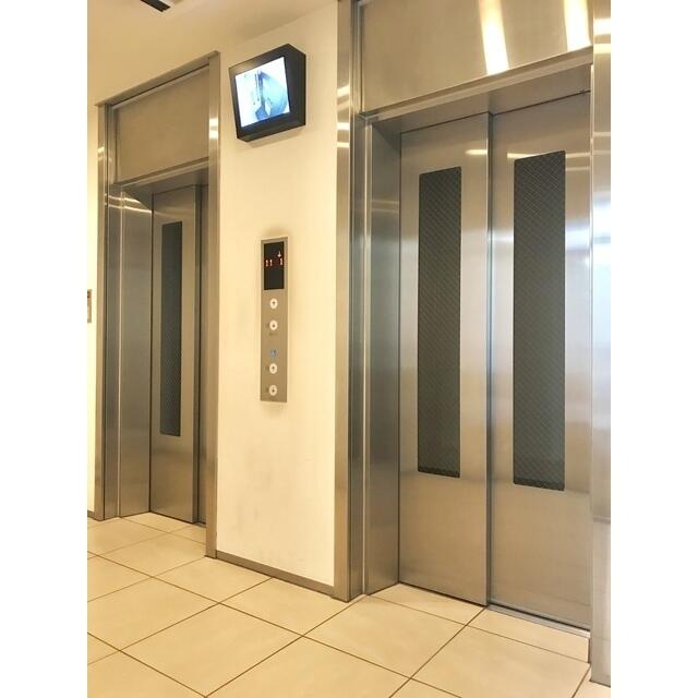 153000