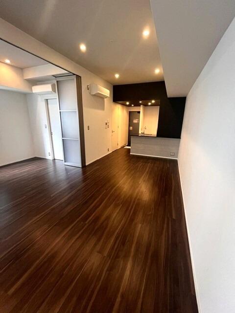 225000