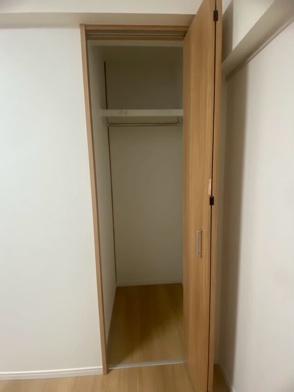 210000