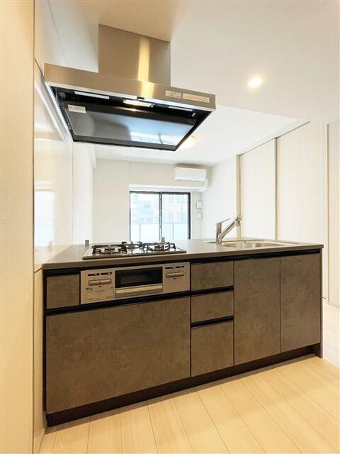 245000