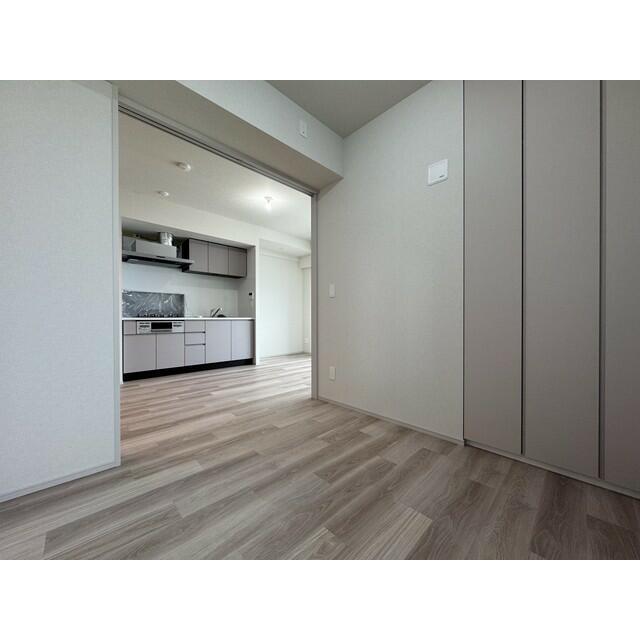 215000