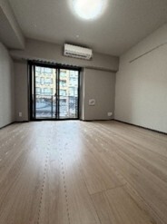 159000