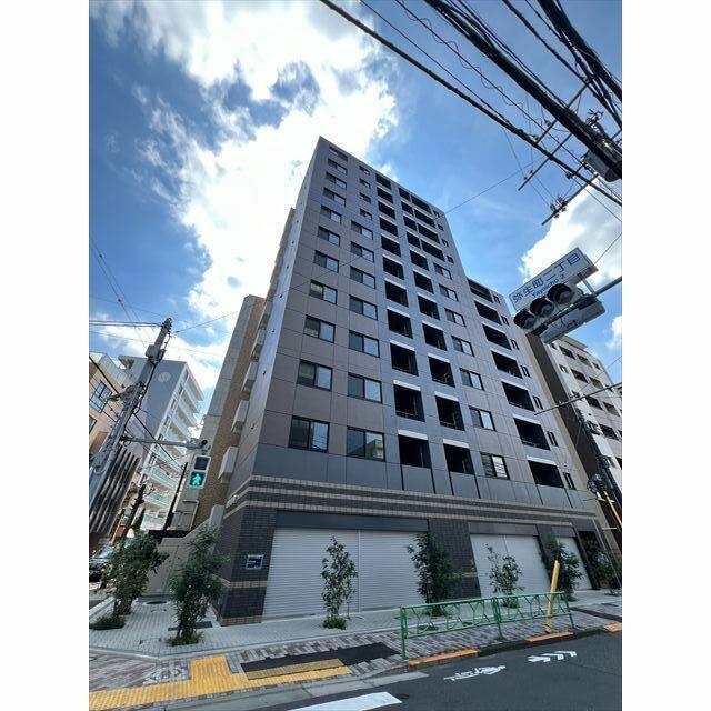 240000