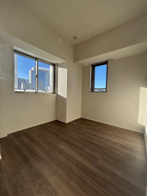 425000