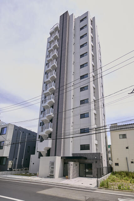 240000