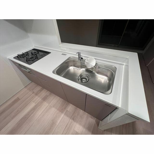270000