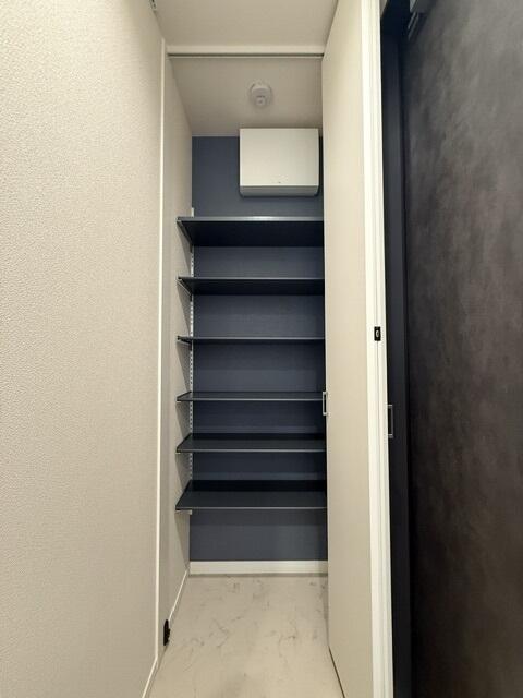 238500