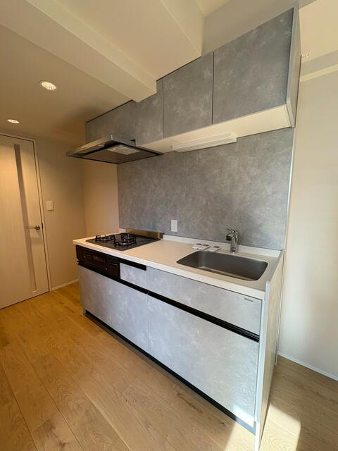 245000