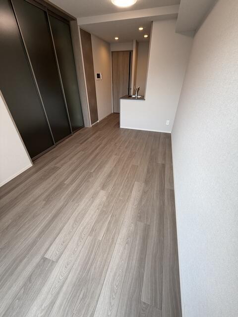 225000