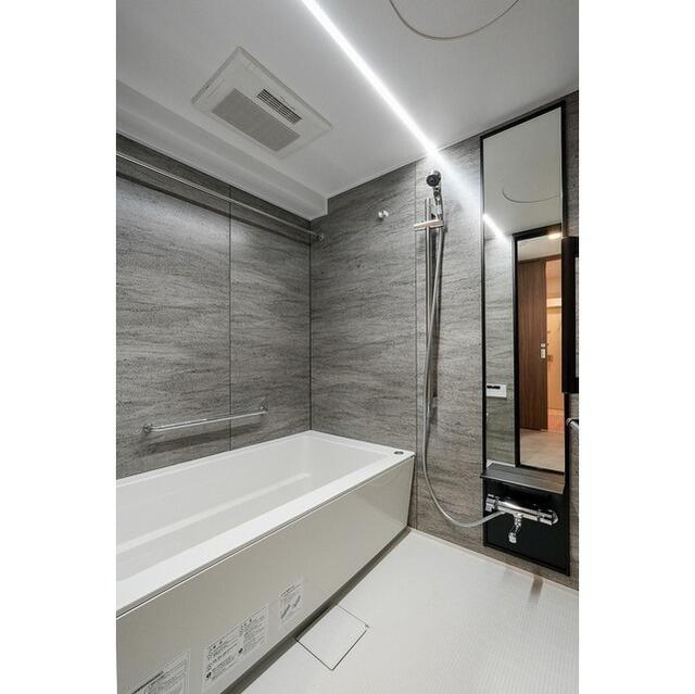 285000