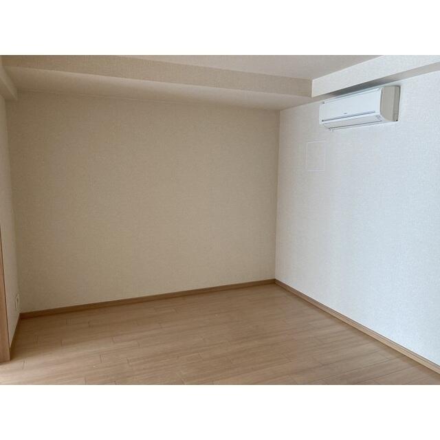 230000
