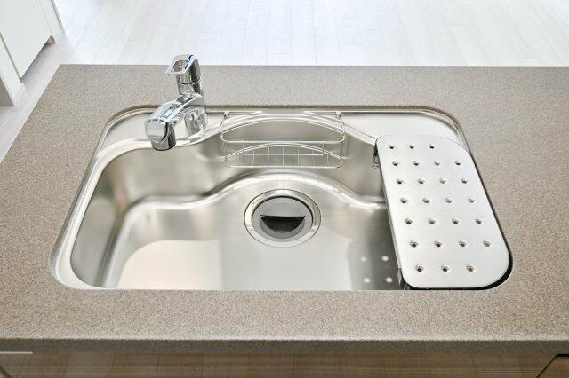 382000