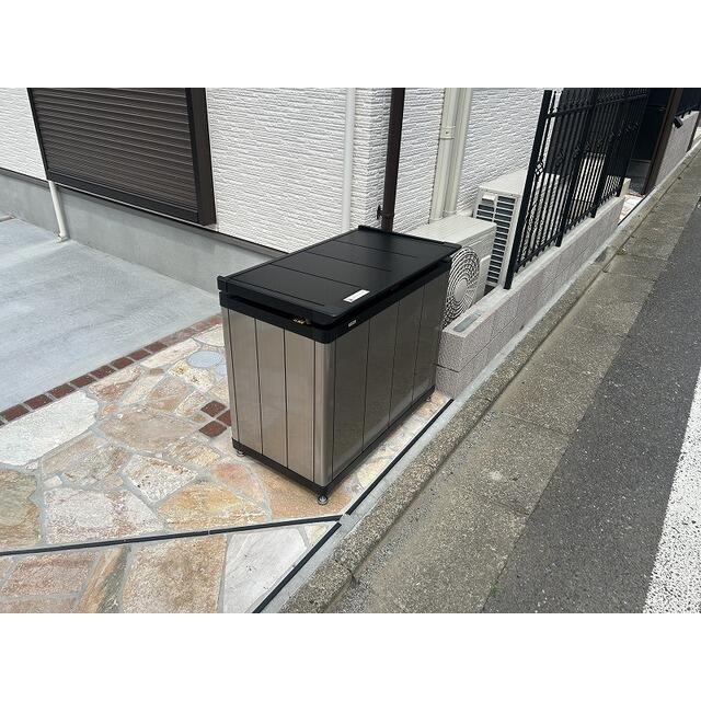 330000