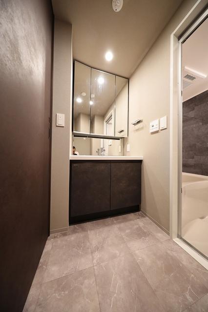 293000