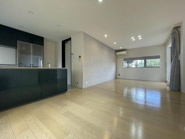 385000