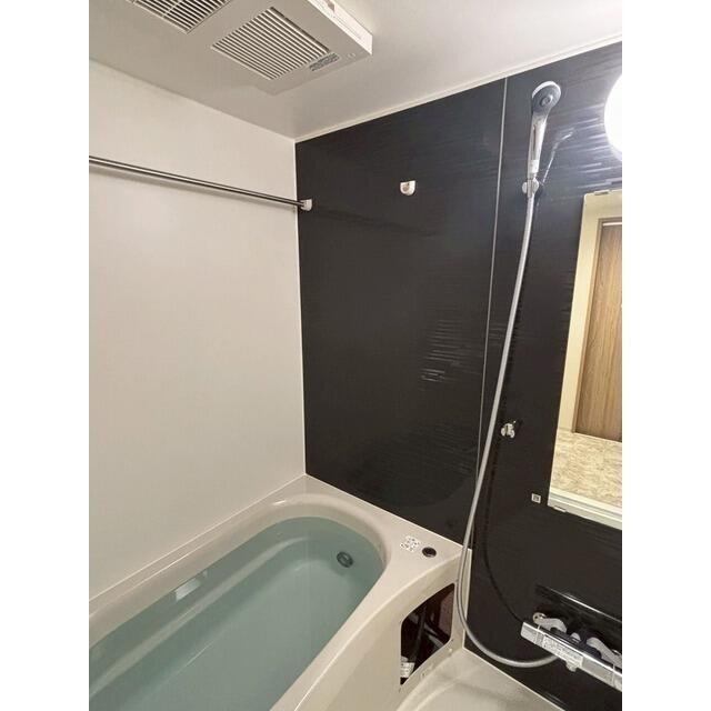 228000